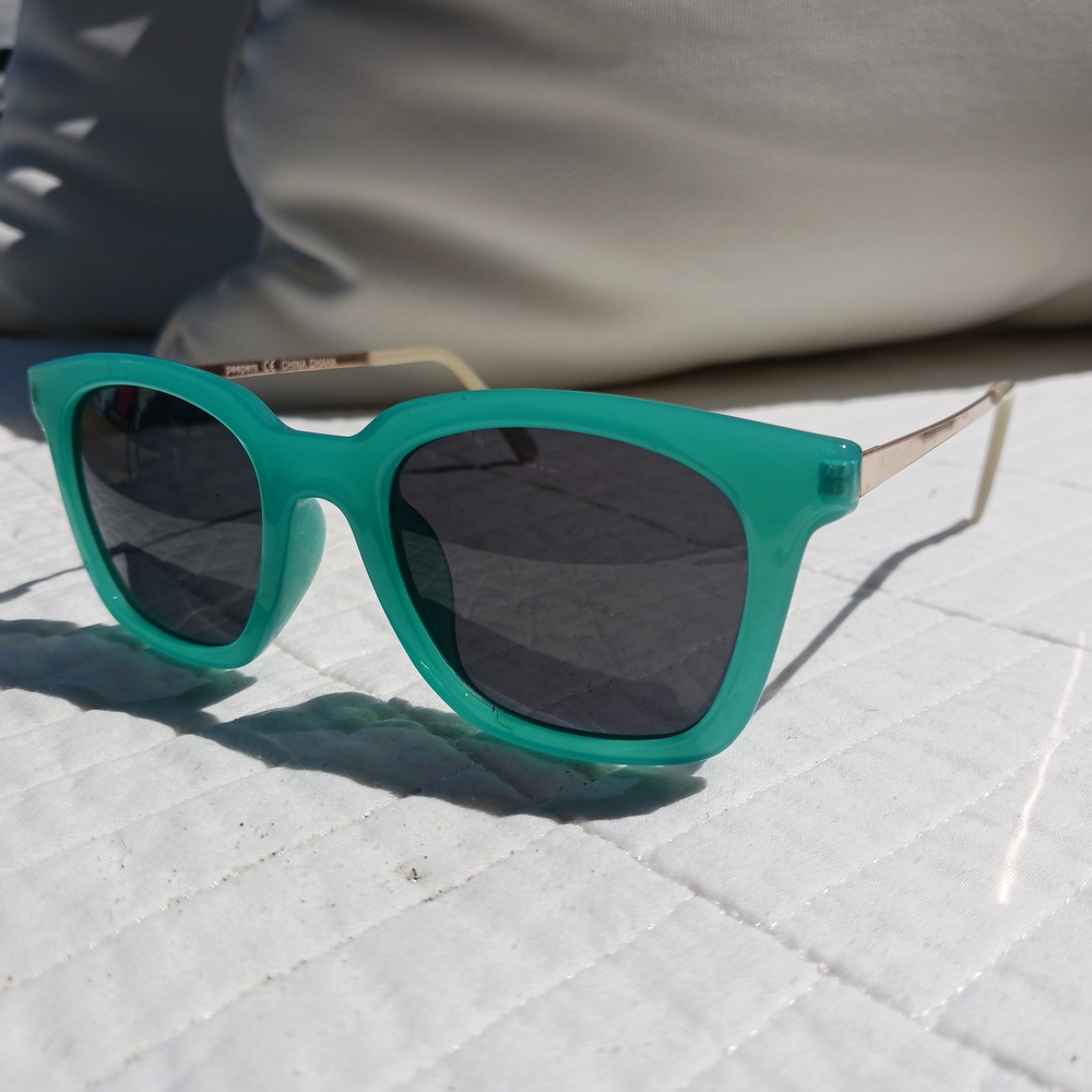 PEEPERS turquoise & gold gray lenses POLARIZED sunglasses
